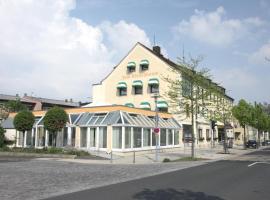 Hotel-Restaurant Zum Kirschbaum: Rottendorf şehrinde bir otoparklı otel