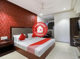OYO 61228 Hotel Shrimad: Koba şehrinde bir otel