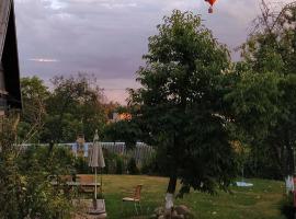 Hillside country house - Long stays, hotel en Vilna