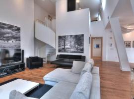 Stella Stays Stunning & Modern 2 Floor Penthouse Old MTL, apartment in Montreal