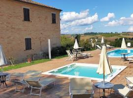 Il Giardino Degli Ulivi, hotel amb aparcament a Appignano