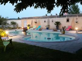 Maison de 2 chambres avec piscine partagee jardin clos et wifi a Duravel、Duravelの別荘