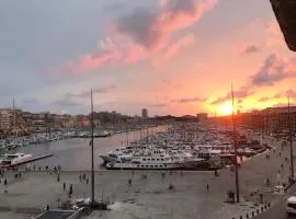 Vieux Port Clim Calme Vue Bonne Mere ou Eglise Appartements de Caractere