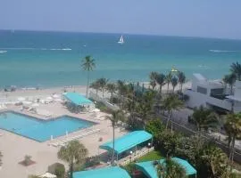 Beach condo with great views for your worry free vacation in Hollywood FL
