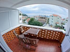 Apartments Mandarina Garden, хотел в Петровац на Мору