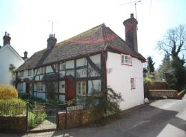 Honeysuckle Cottage- East Meon, готель з парковкою у місті East Meon