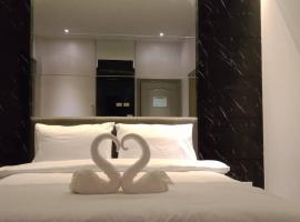 Chics Resort ชิคส์รีสอร์ท, hotel com banheiras de hidromassagem em Ban Khlong Nung