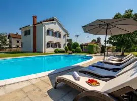 Holiday house with swimming pool