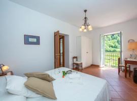 Geraneo among Vineyard - Happy Rentals, Hotel in Ranzo-Borgo