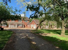 Aldercarr Hall, B&B in Attleborough