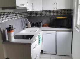 appartement cosy au calme et en centre ville, хотел близо до Обществени бани Насионо д'Е-ле-Бан, Екс ле Бен