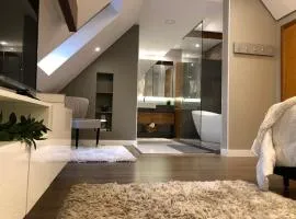 Apartamento de Cobertura Frente ao Lago