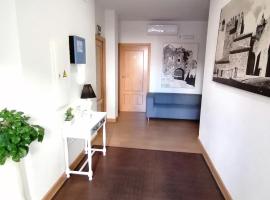 Hostal Hernan Cortes, ξενοδοχείο στο Κάθερες