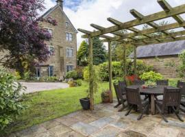 The Vestry - Chapel Retreat With Hot Tub, hotel with jacuzzis in Haworth