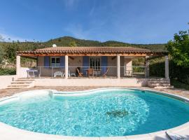 Cozy Villa in Roquebrun with Private Pool, hotel Roquebrun városában