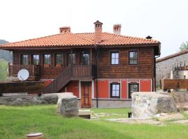 Red House, къща тип котидж в Копривщица