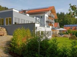 Wellnesshotel deine Auszeit, Adults only, готель у місті Achslach