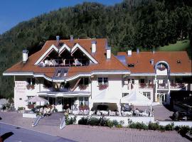 Hotel Residence Lorenz, hótel í Colle Isarco