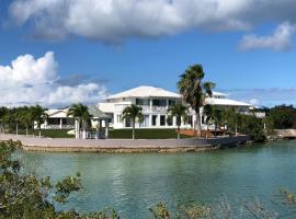 Palm Point Loft, hotel a Turtle Cove