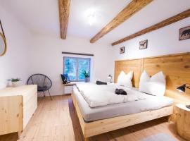 FarmHouse Eckartsberg im Zittauer Gebirge - Ferienwohnung mit 2 Schlafzimmern, Terrasse und WALLBOX, vacation rental in Mittelherwigsdorf