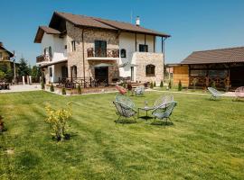 Casa Iarina, hotel with parking in Stațiunea Climaterică Sâmbăta