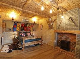 chambre d'h&ocirc;te medieval du vieux bourg، فندق سبا في Chaillou&eacute;