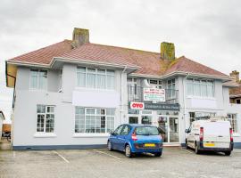 OYO Godolphin Arms Hotel, hotel in Newquay
