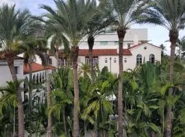 VERSACE MANSION VIEW SUITE at THE STRAND
