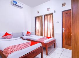 OYO 3317 Maju Jaya Homestay Syariah, hotel na may parking sa Bogor