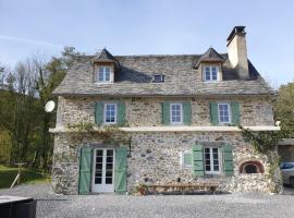 Au Nid de Caroline gîte 4 étoiles, family hotel in Arette