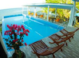 FX72 Beach Resort Maumere，毛梅雷的飯店