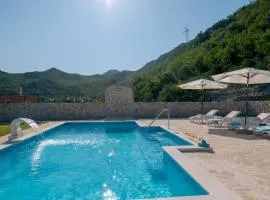 Villa Elin - Private Pool & Peaceful Family Retreat near Omiš
