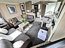 Tattershall Luxury Hot Tub Caravan