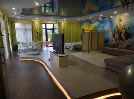 Great accommodation for rest and relaxation!, hotel com estacionamento em Vishenki