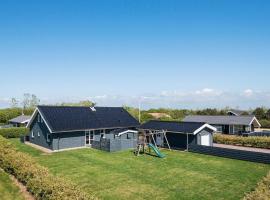 12 person holiday home in Tarm, hótel í Tarm