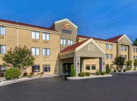 Comfort Inn & Suites Troutville - Roanoke North - Daleville, hotel u gradu Troutville
