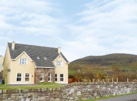 Cois Chnoic Holiday Home Dingle, pet-friendly hotel in Dingle
