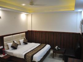 Sultānpur에 위치한 호텔 Hotel Vijay Dlx