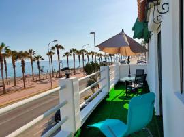 Tranquila casa frente al mar, помешкання для відпустки у місті Адра