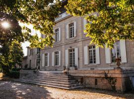 Château Destinée, hotel com piscina em Saint-Seurin-de-Prats