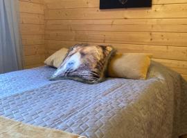 Asplunda Gård, Kolmården, stuga nr 3, hotel v destinaci Kolmarden