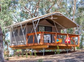 Port Stephens Koala Sanctuary, hotel in One Mile