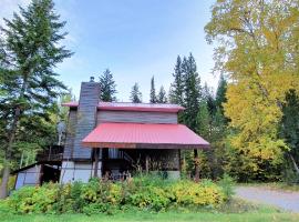 Alpine Meadows Lodge: Golden şehrinde bir dağ evi