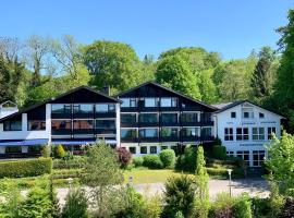 Hotel Schloss Berg, hotel v destinaci Berg am Starnberger See