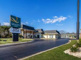 Quality Inn National Fairgrounds Area, hotel s bazénom v destinácii Perry