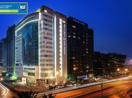 Golden Tulip Doha Hotel, hotel perto de The Corniche, Doha