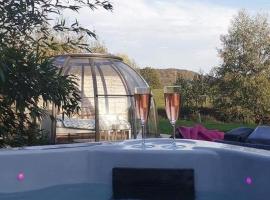 Les nuits insolites de la mothe - hébergement en bulle ou tiny house avec spa privatif, hôtel à Outremécourt