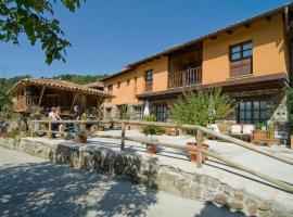 Casa Les Pedroses, hotel near La Casa del Agua, Campiellos