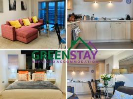 "Clarence Court Newcastle" by Greenstay Serviced Accommodation - Stunning 1 Bed Apt In City Centre With Parking & Balcony-Sleeps 4 - Perfect For Contractors, Business Travellers, Couples & Families - Fast Wi-Fi - Long Stays Welcome, hotel a Newcastle upon Tyne