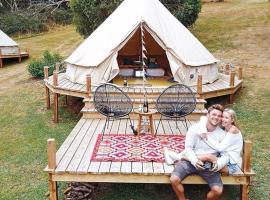 Iluka Retreat Glamping Village, luxury tent in Red Hill South